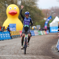 3 op 3 voor Lucinda Brand en 50ste podiumplaats op rij