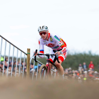 Michael Vanthourenhout past voor de Plage Cross