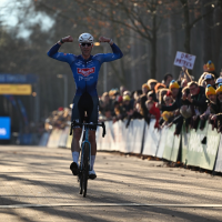 Niels Vandeputte domineert de Krawatencross