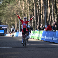 Lars Corsus is de rapste bij junioren heren in Lille