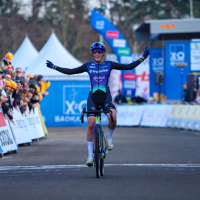 Lucinda Brand knoopt de zeges aan elkaar