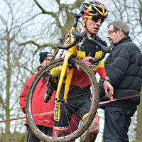 Nieuwelingen en junioren in Zonnebeke