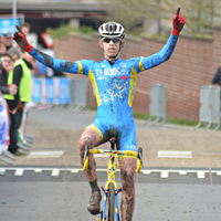 Nieuwelingen en junioren in Zonnebeke