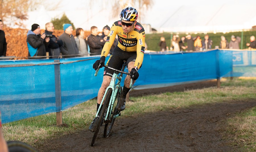 Wout van Aert wil naar 't WK en crost nog 4 weken