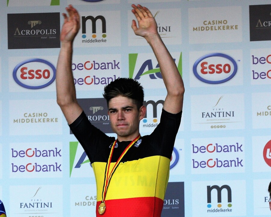 Wout van Aert verlengt Belgische titel tijdrijden