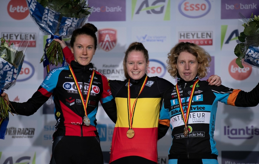 BKA_2523 podium dames clubploegen.jpg (384 KB)