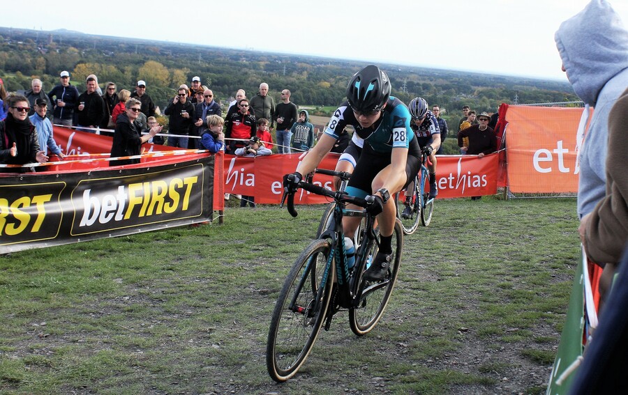 Geerte Hoeke stopt met veldrijden