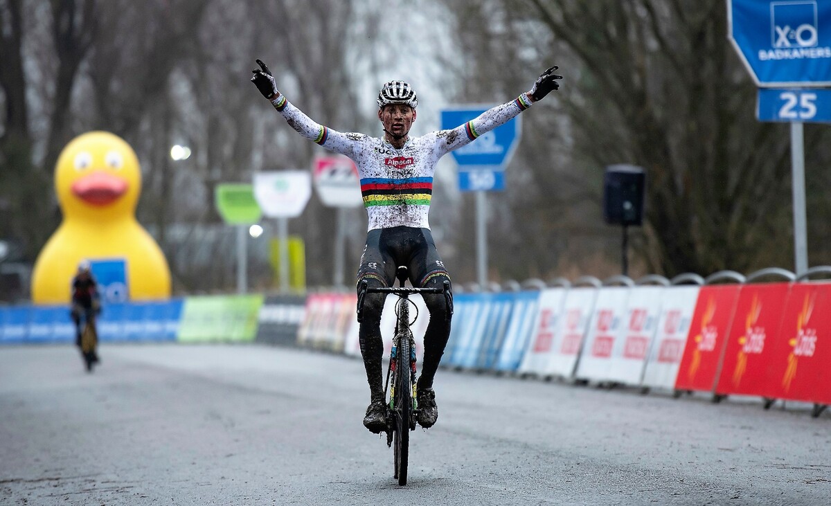 Van der Poel start in 3 manches van de X²O Badkamers Trofee