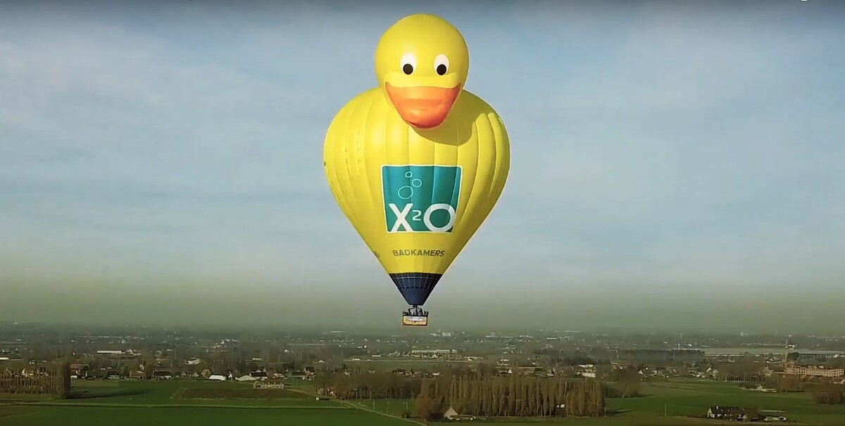 X²O Ducky verovert nu ook de lucht