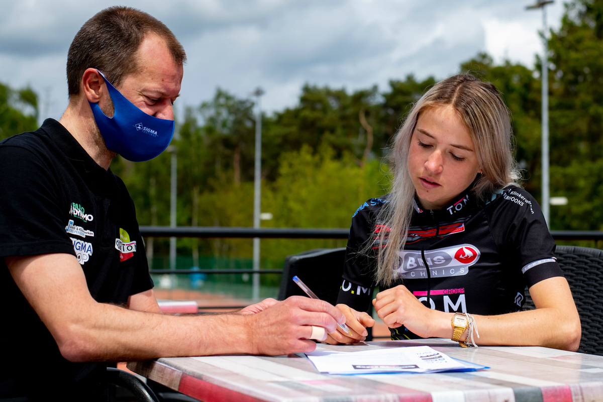 Femke Gort tekent bij BNS Technics-Groep T.O.M Cycling Team