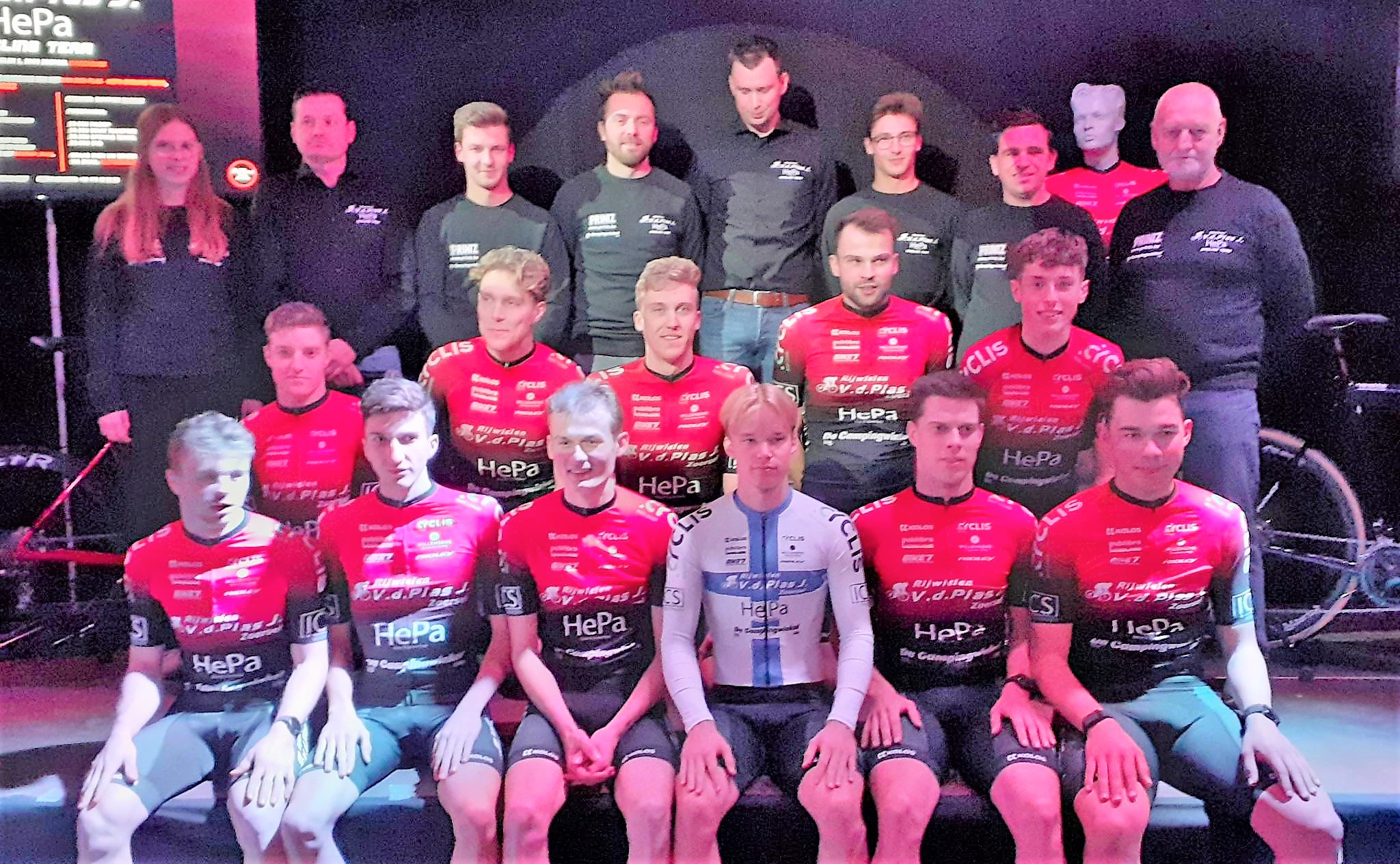 Van den Plas-Hepa Cycling Team met Fin Koivistionen