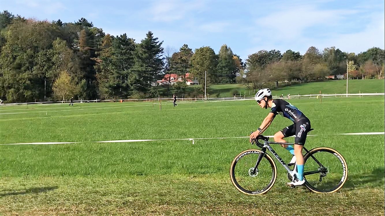 Fausto Delmé wint in Alsemberg bij de tweedejaars nieuwelingen