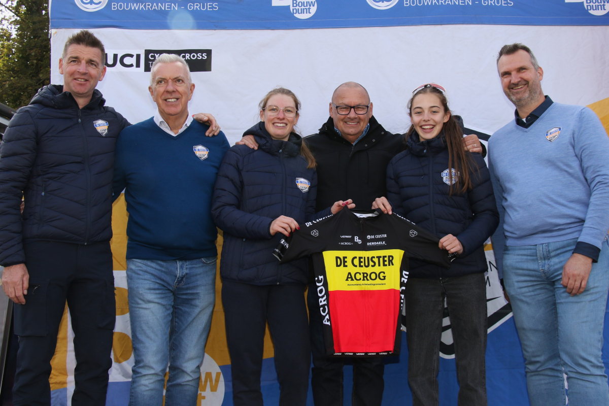 Roland Liboton is mentor van het damesteam De Ceuster Bouwpunt