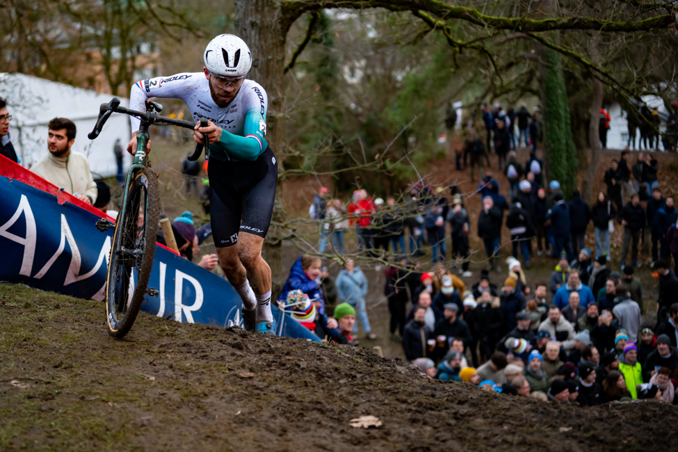 Joris Nieuwenhuis is op de sukkel met geblesseerde knie