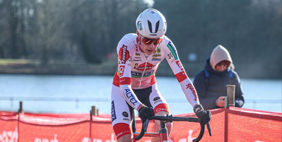 Lars Daelmans neemt het op voor de organisatoren van b-crossen