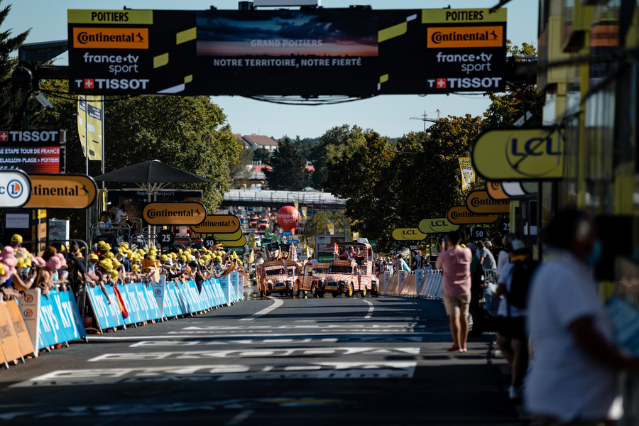 Van Aert nog 3de na declassering Sagan in etappe 11