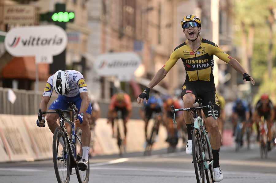 Wout van Aert triomfeert in Milaan-Sanremo