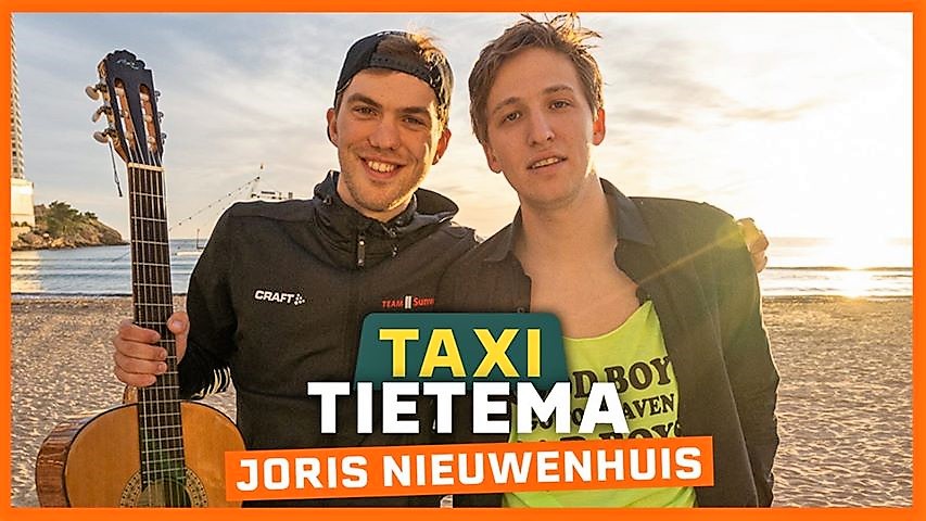 Joris Nieuwenhuis als straatmuzikant in Taxi Tietema