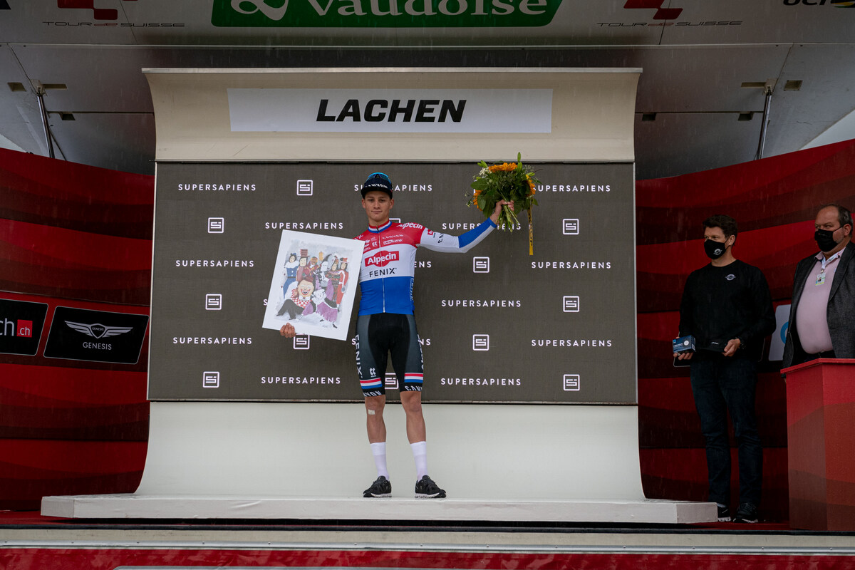 Mathieu van der Poel zegeviert in Lachen