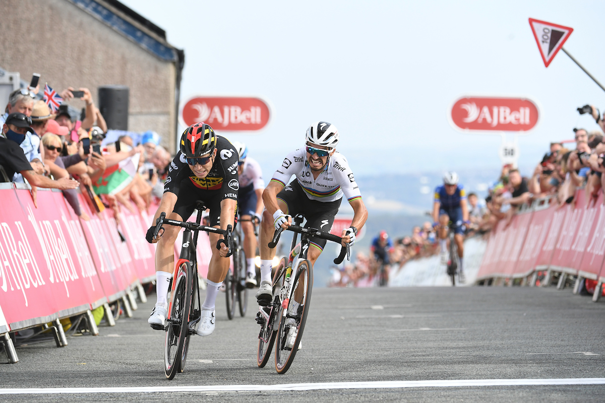 Van Aert zegeviert in koninginnenrit van Tour of Britain