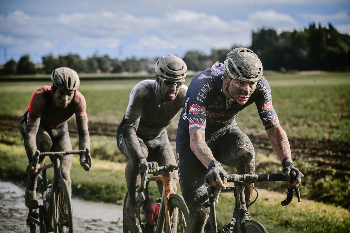 Van der Poel toch trots over 1ste Paris-Roubaix