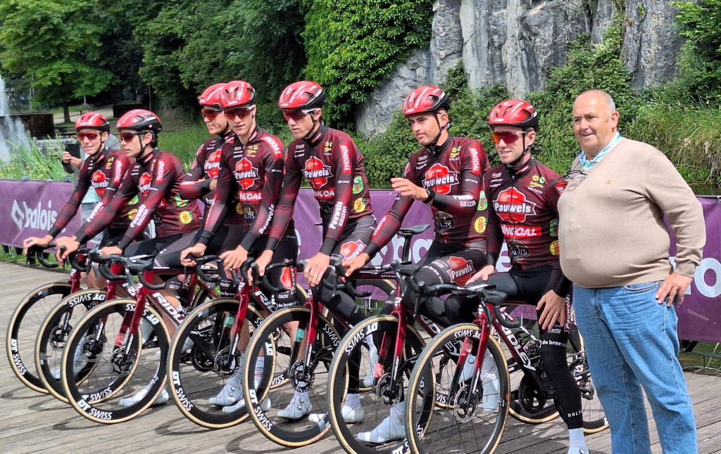 Team Pauwels credit Lieven.jpeg (324 KB)