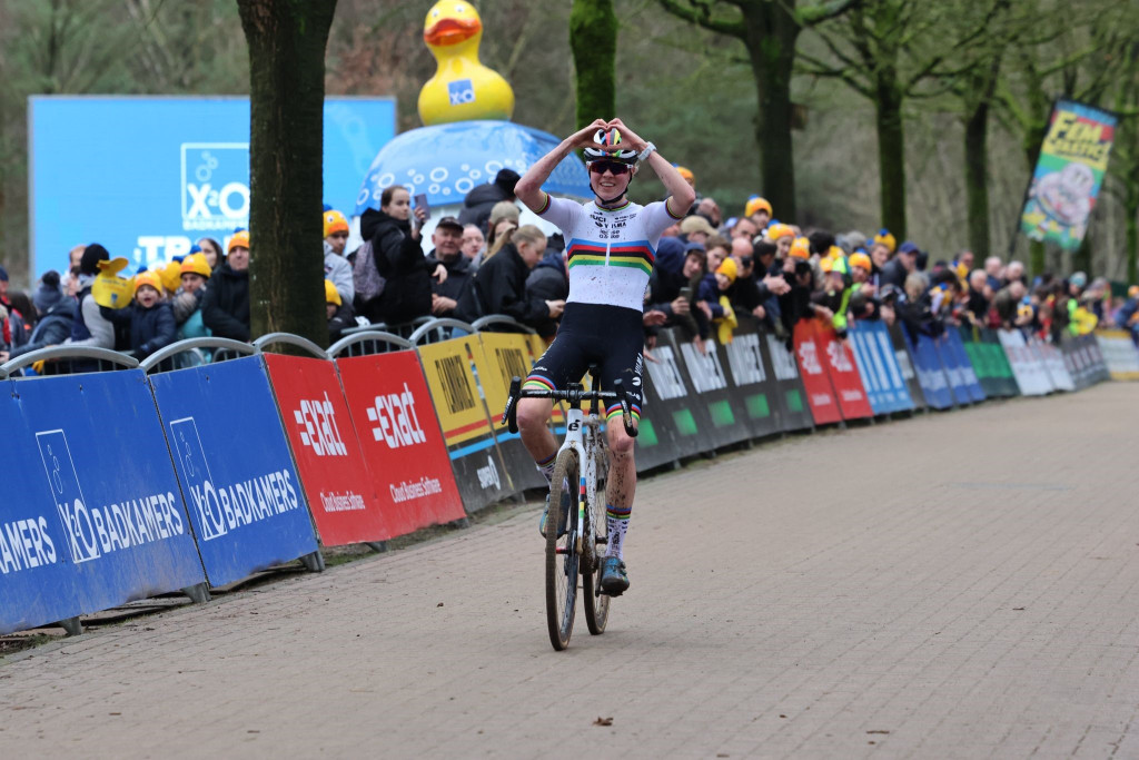 Lille 24 credti Bram Fem wint hartje.jpeg (188 KB)