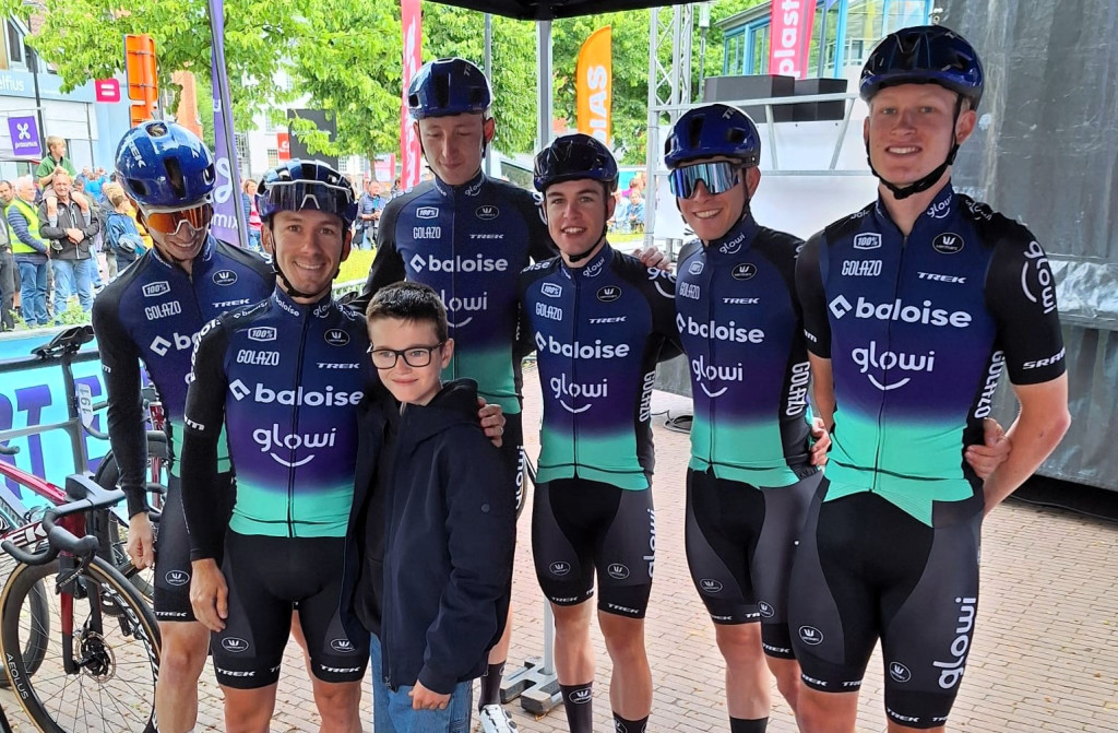 Team Baloise Glowi met Lars credit Lieven.jpg (268 KB)