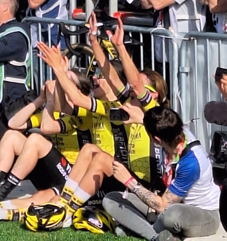 Vos team Roubaix credit LV.jpeg (478 KB)