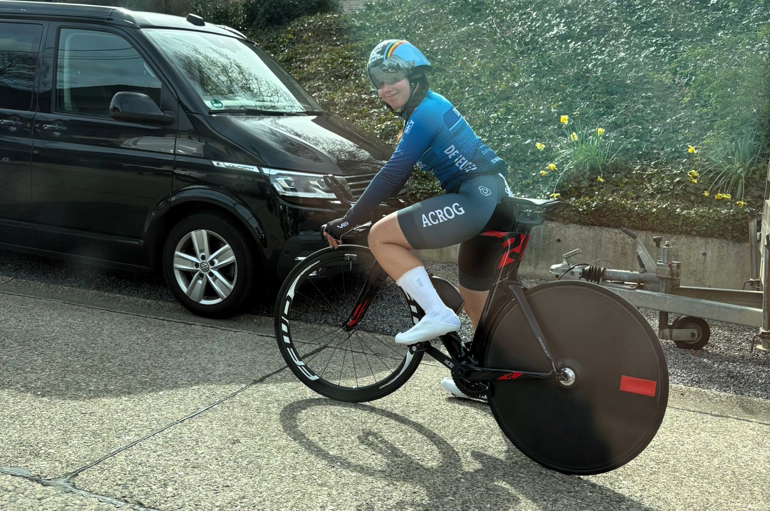 Katrijn De Ceulaer maakt als wegrenster deel uit van een crossploeg