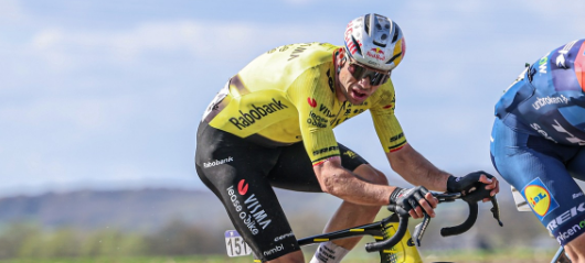 Wout van Aert wint Parijs-Roubaix 2026