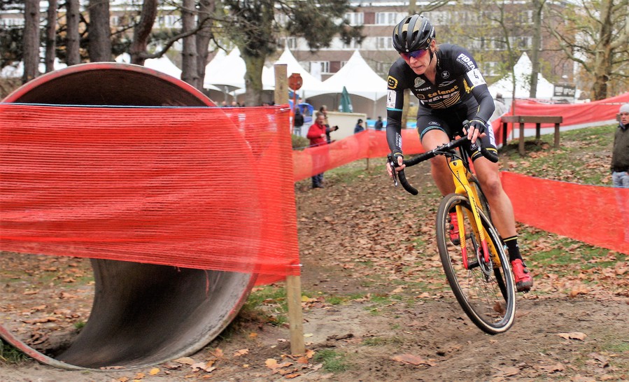 Ellen Van Loy even uit competitie