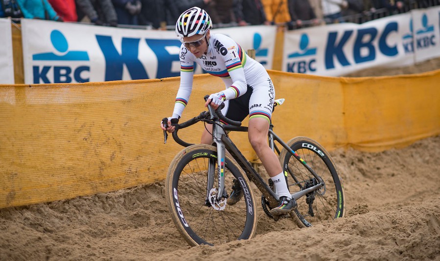 Sanne Cant was de snelste in de Zilvermeercross