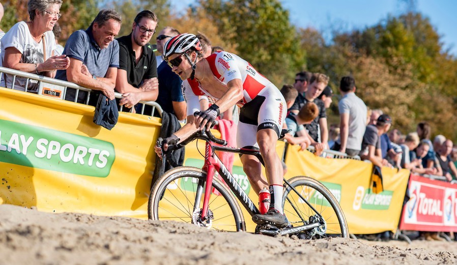 David van der Poel noodgedwongen een week van de fiets