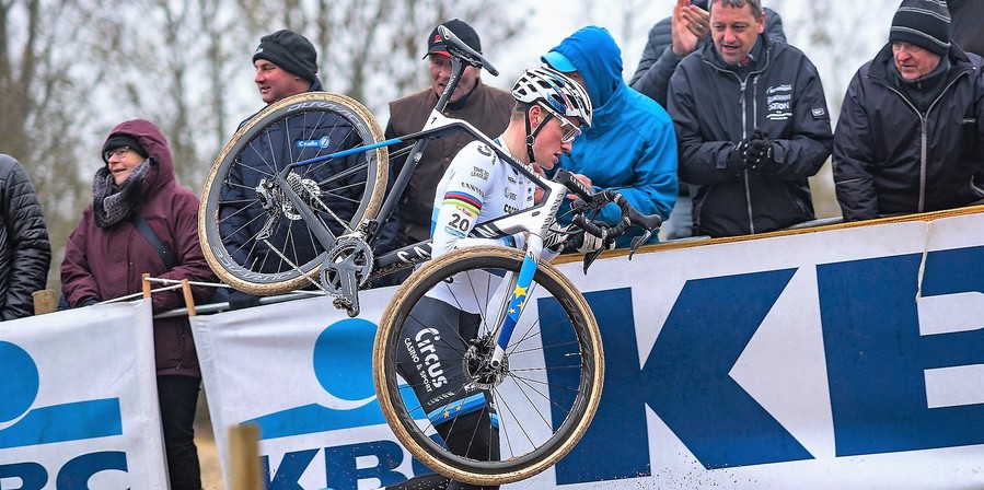 Pakt Mathieu van der Poel in Gullegem zijn 100ste zege ?