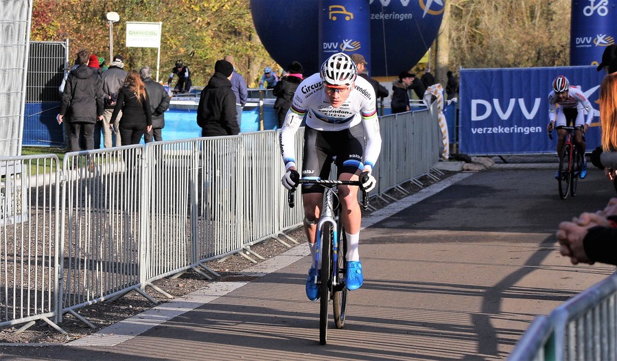 Van der Poel is genaderd tot minder dan 2 minuten in DVV Trofee