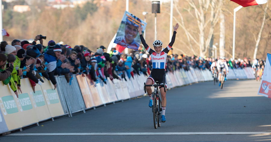 Lucinda Brand heeft haar eerste wereldbekerzege beet