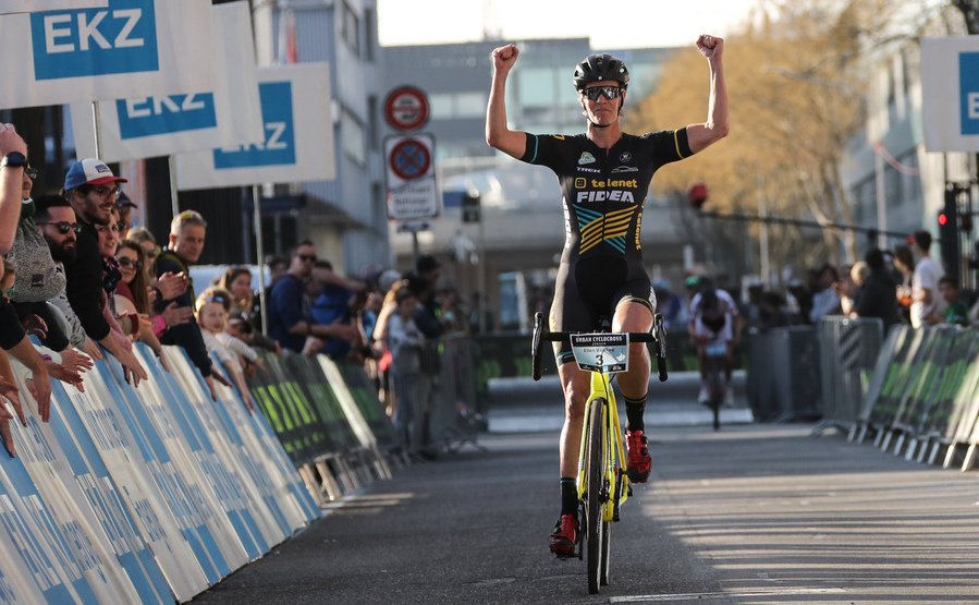 Ellen Van Loy heeft de Urban Cyclocross Zürich gewonnen
