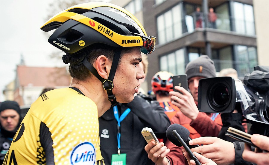 Krachtenarsenaal sterke Wout van Aert te vroeg uitgeput door pech