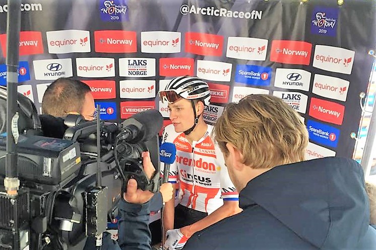 Van der Poel pakt meteen de zege in Arctic Race of Norway