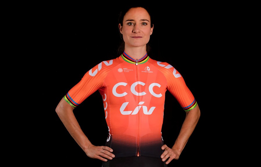 Marianne Vos uit de Women's Tour na een valpartij