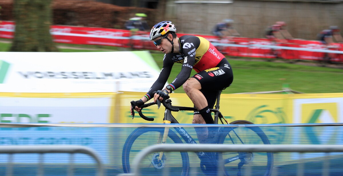 Wout van Aert mag de trainingen hervatten