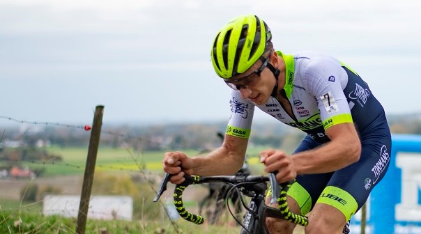 Hermans en Van Aert flankeren winnaar Bemer Cyclassics