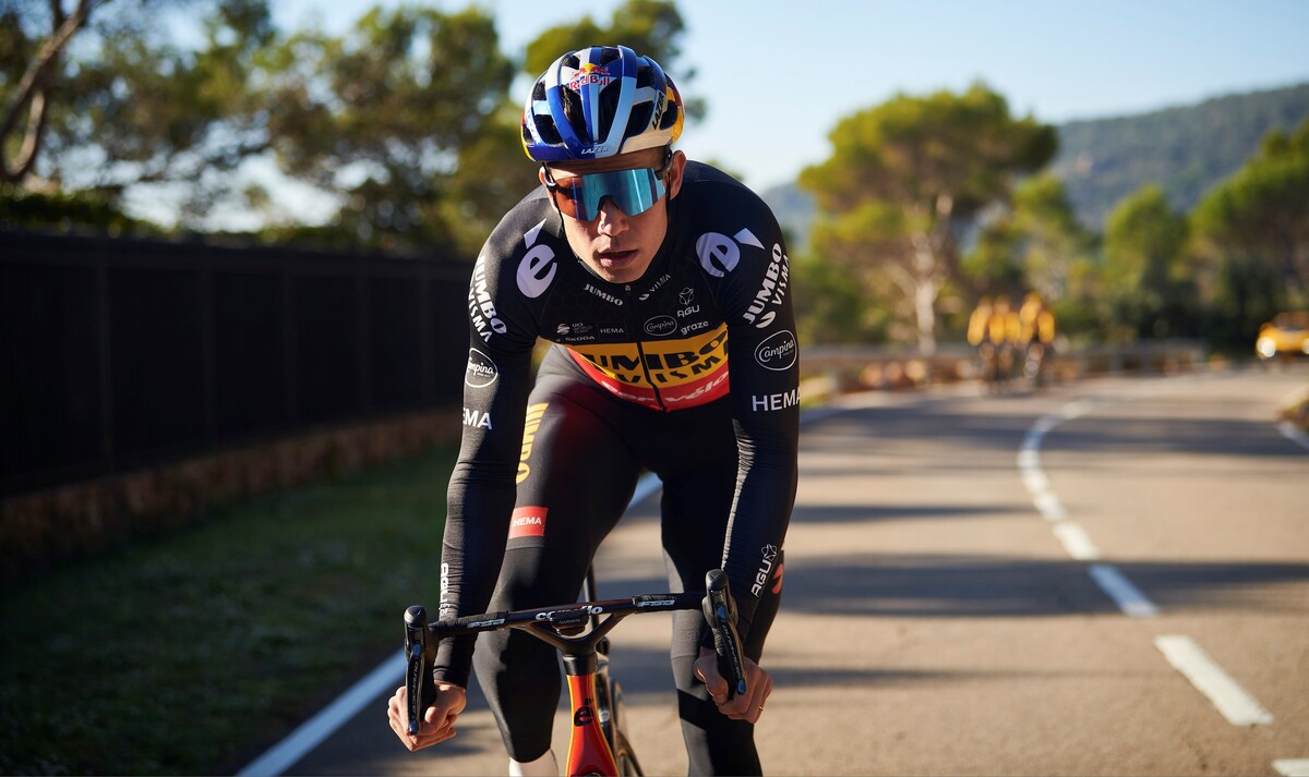 Wout van Aert opent met de zege in de Omloop