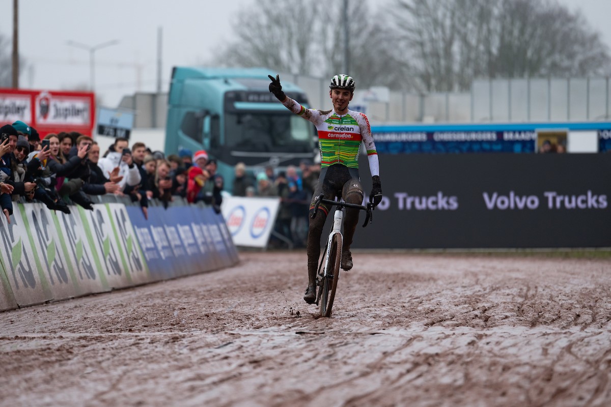 Emiel Verstrynge torent er bovenuit op BK U23 heren