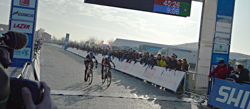 Tweede WB-zege op rij voor Sanne Cant, die meteen leider wordt