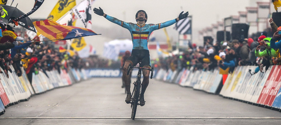 Wout van Aert stort Zolder in delirium