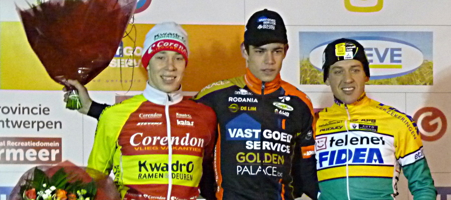 Van Aert pleziert werkgever in Zilvermeercross