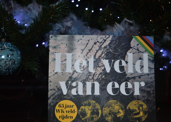 Het ideale kerstgeschenk voor de crossfan: 'Het veld van eer'