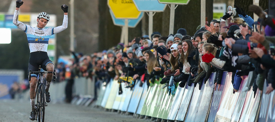 Van der Poel is weer helemaal zichzelf en domineert in Loenhout